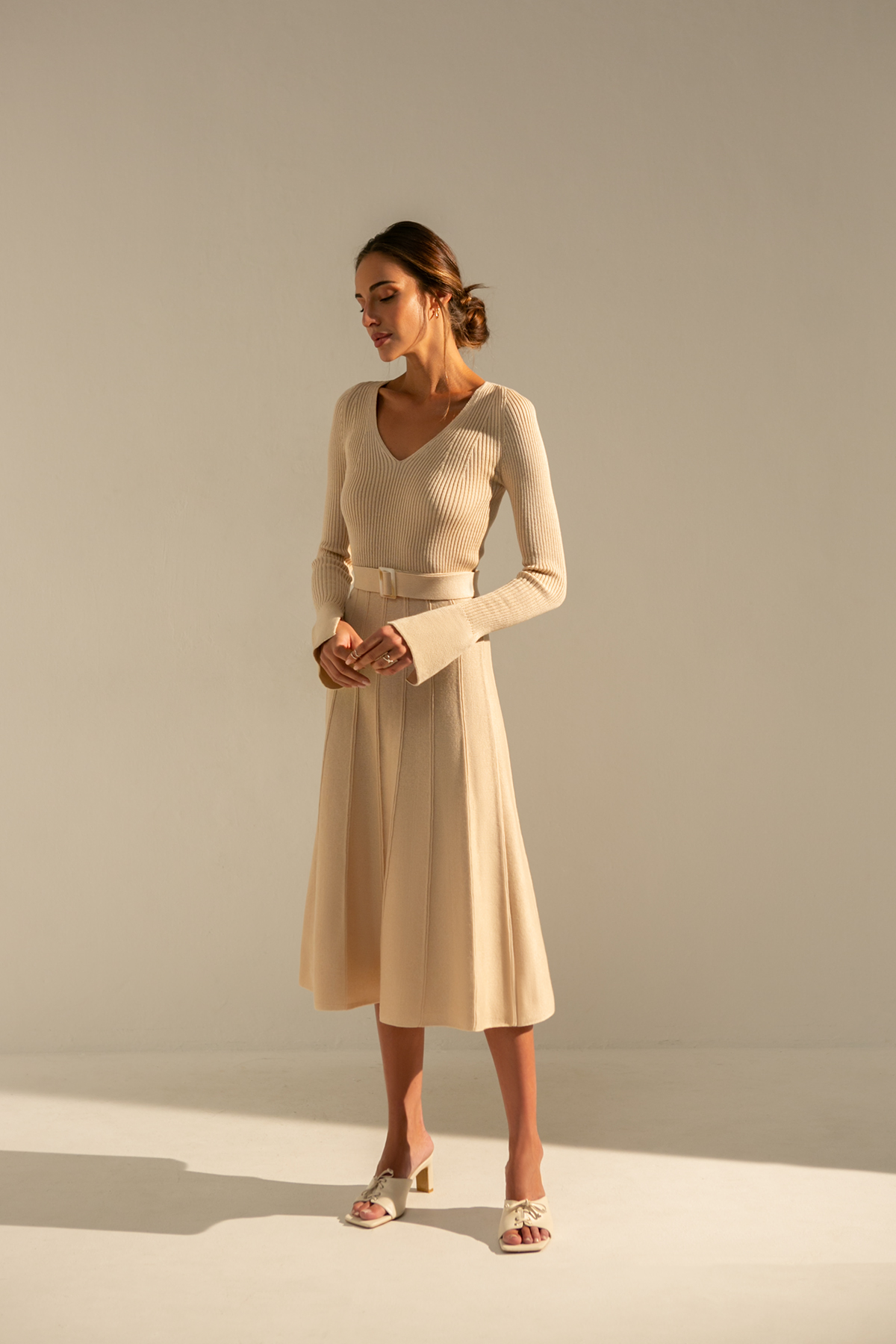 Robe Nuage Beige — coton écru dos nu